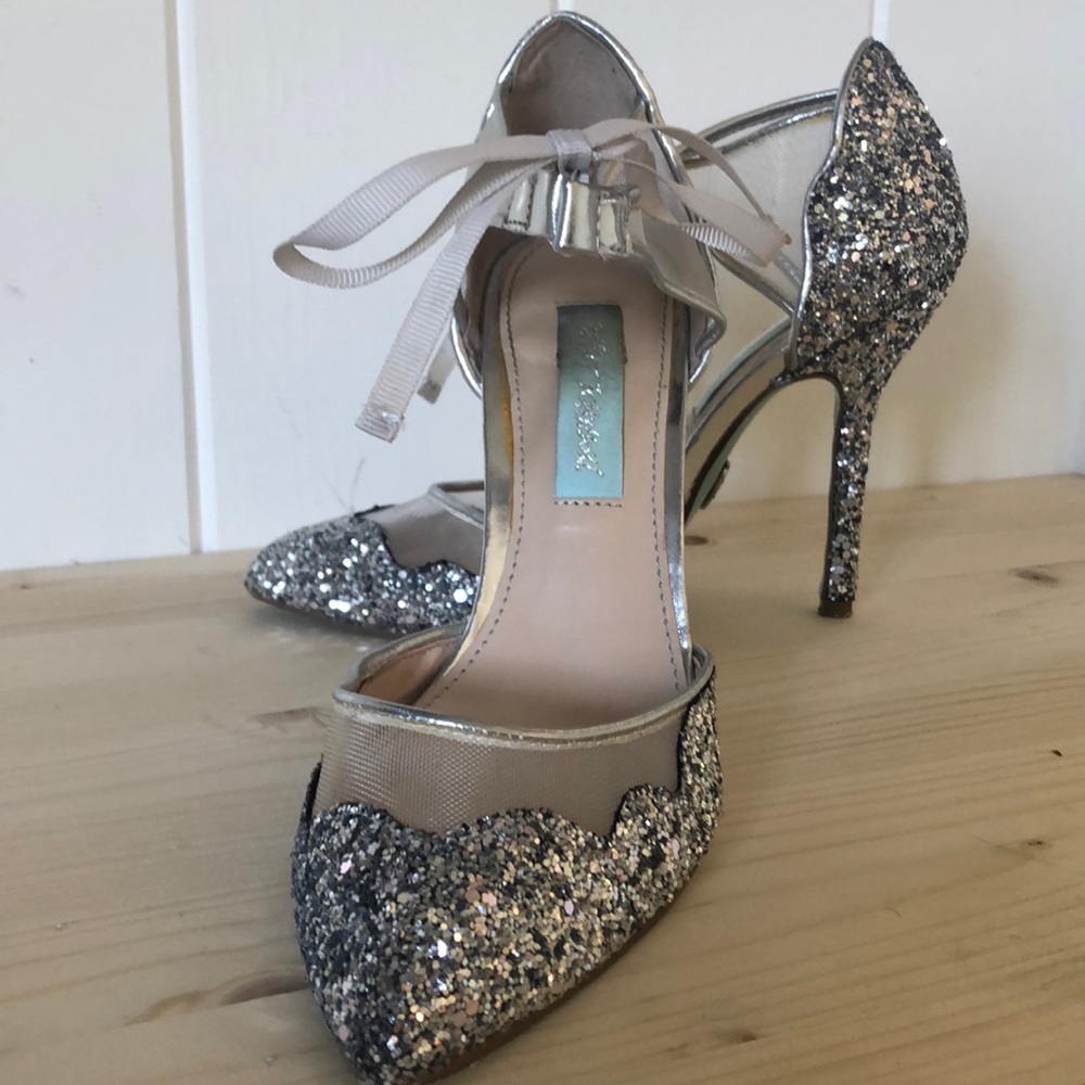 Heels - Picture 2 of 3